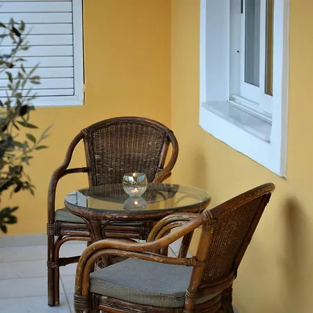 Raph's Studios-apts By The Sea * Agia Marina