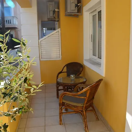 Raph's Studios-apts By The Sea Appartement *