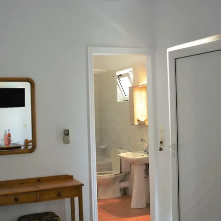 Raph's Studios-apts By The Sea Appartement Agia Marina