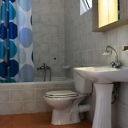 Raph's Studios-apts By The Sea