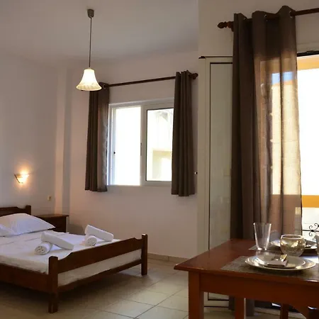 Raph's Studios-apts By The Sea *